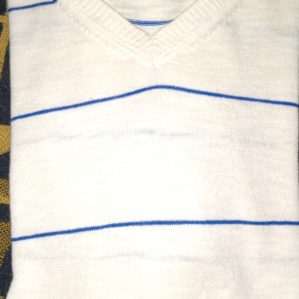 MENS LONG-SLEEVED PRE-LOVED SIZE LARGE DOCKERS VINTAGE V-NECK TENNIS SWEATER